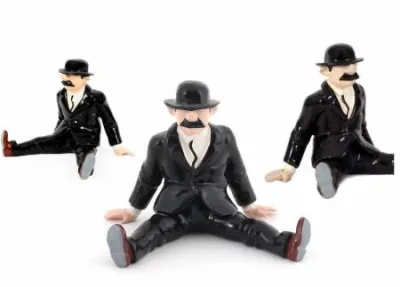 Moulinsart 46923 Tintin Dupont assis chapeau écras